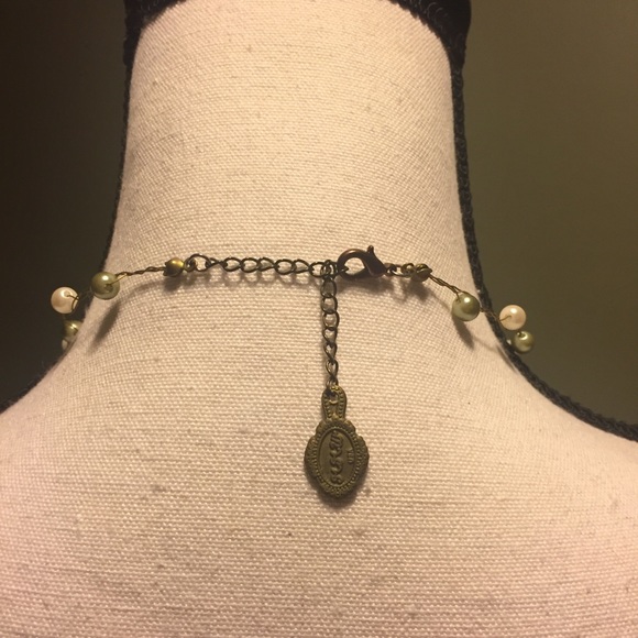 Artisan-made mother of pearl & gold wire necklace - Picture 4 of 8